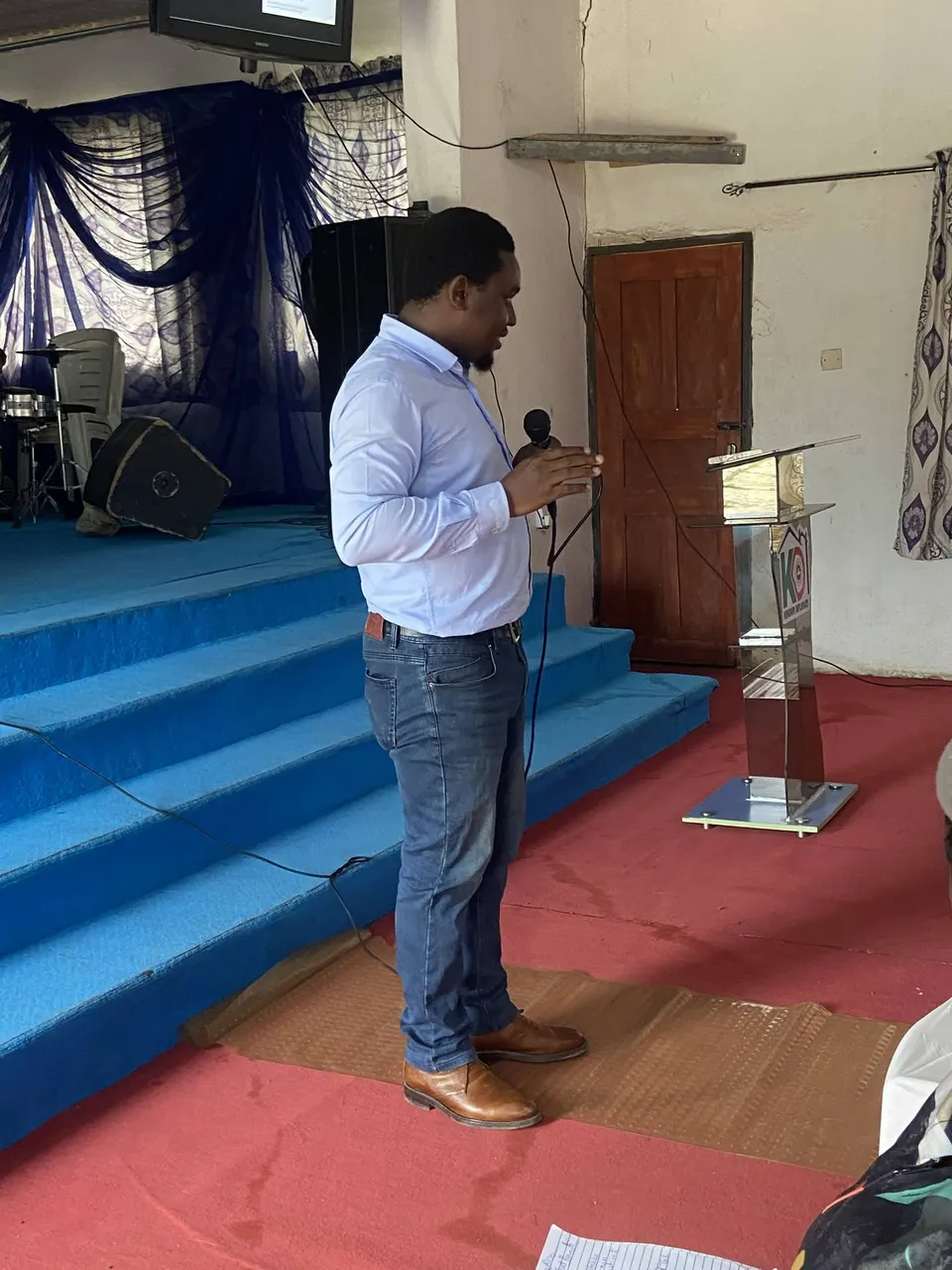 Founder Babatunde Awoyemi speaking at Rise Conference 1.0
